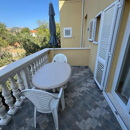 Sunce Economy With Kitchenette Apartment Grebastica